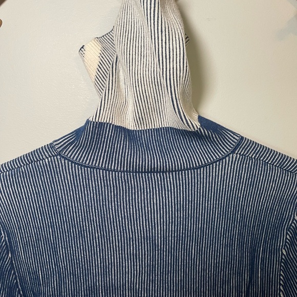 Alp N Rock Navy and Cream Striped Turtleneck Sweater Size Medium Mod Ski - Picture 7 of 9